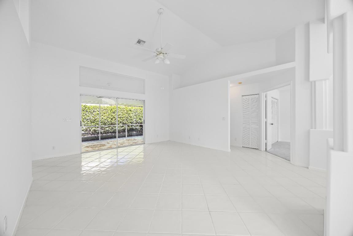 1040 Egret Circle Circle N