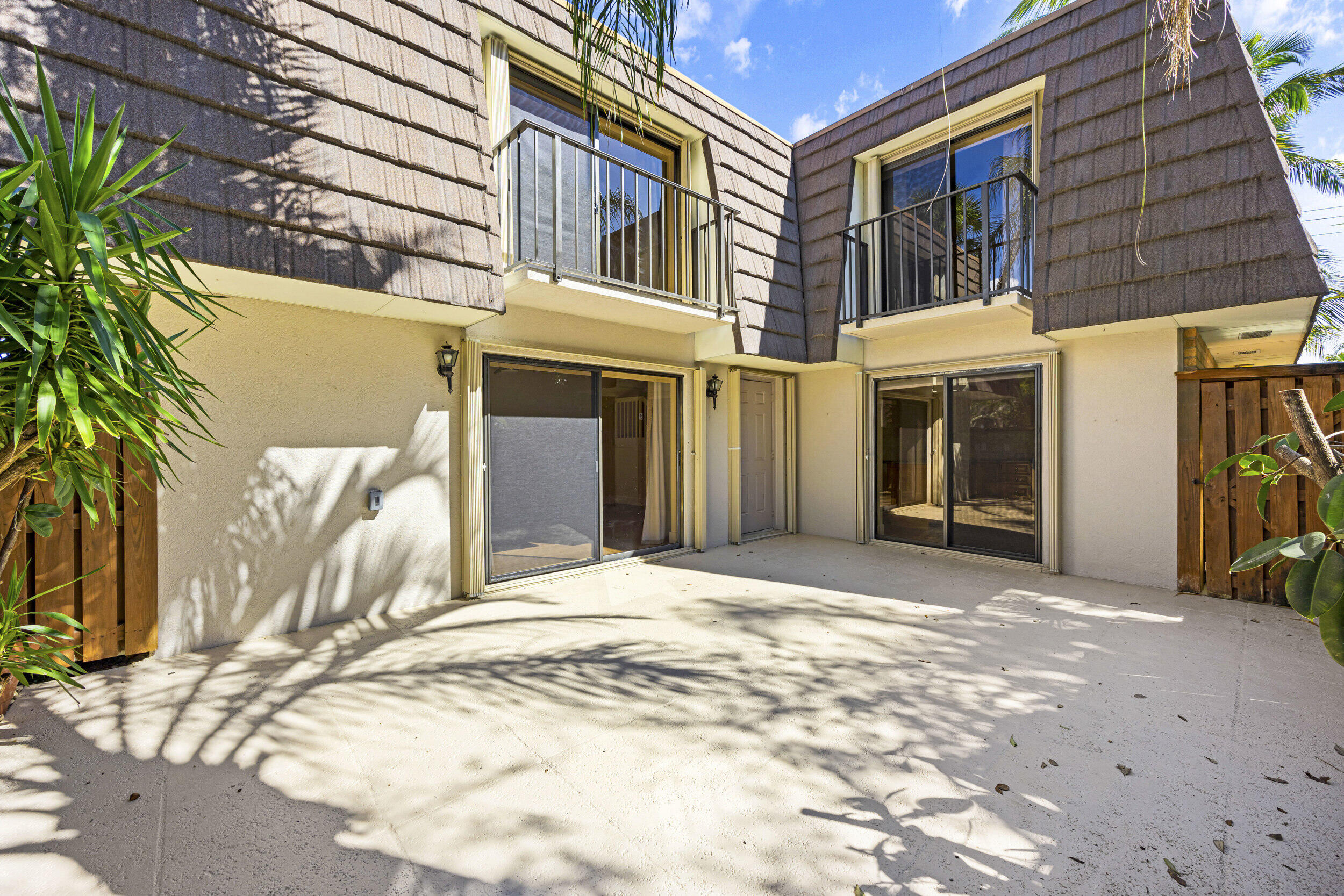1616 16th Court