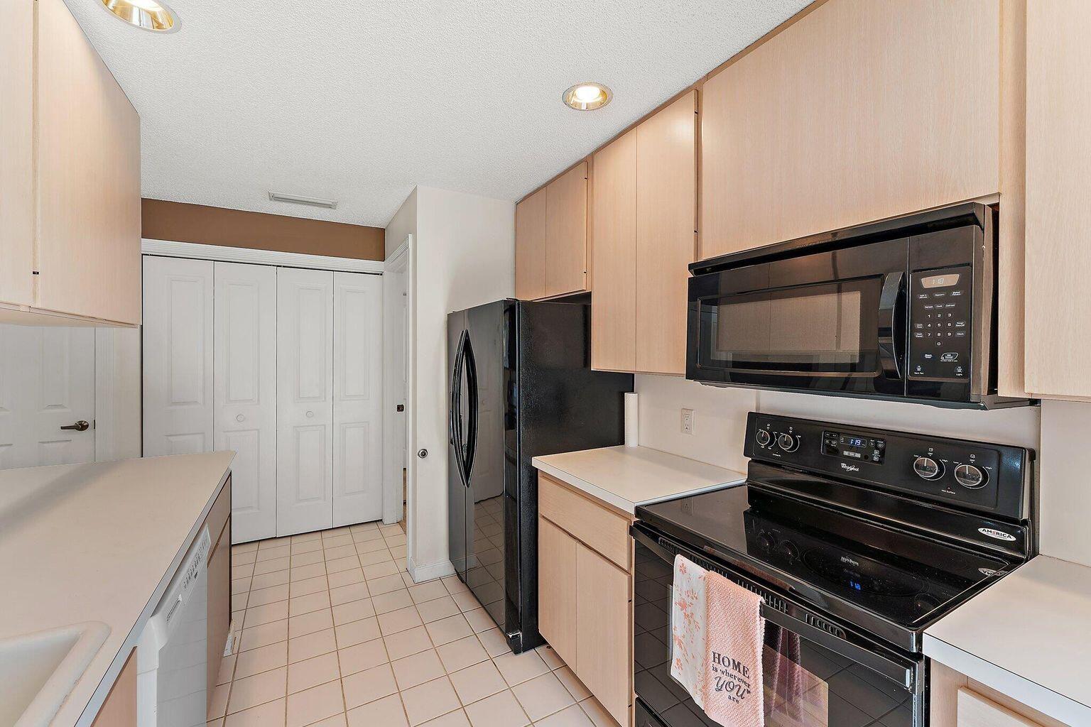 2202 Appleton Court