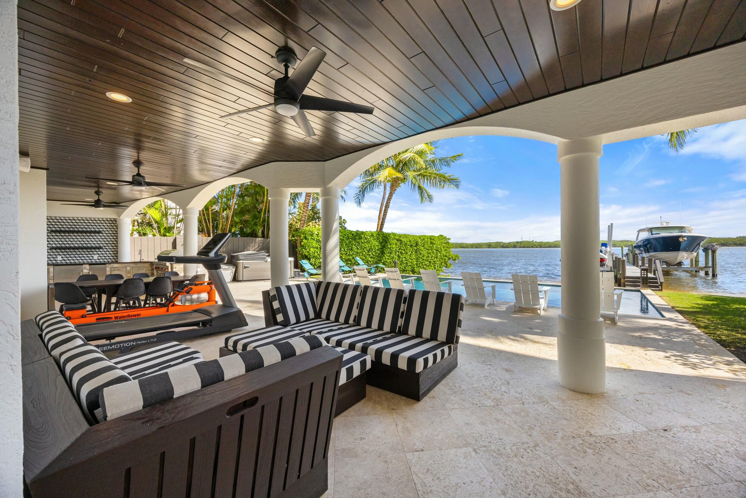 18463 SE Federal Highway