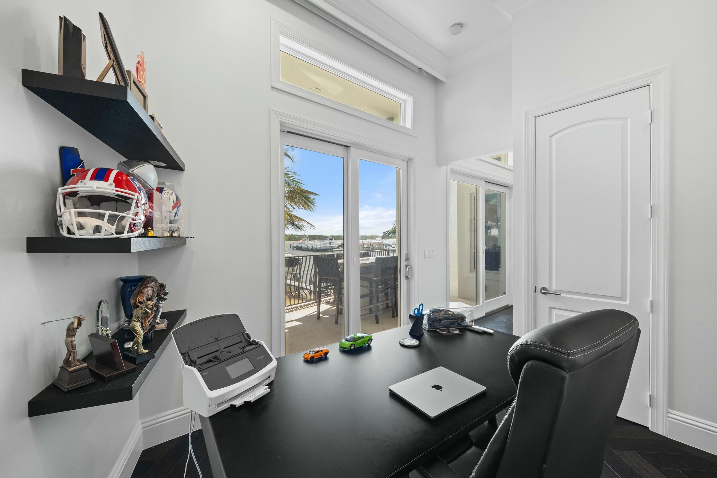 18463 SE Federal Highway