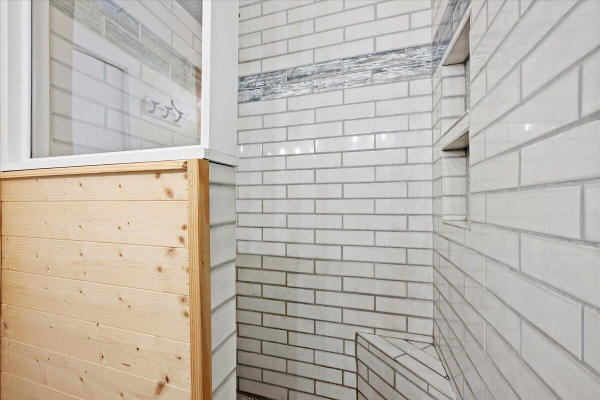 7369 SE Eagle Avenue