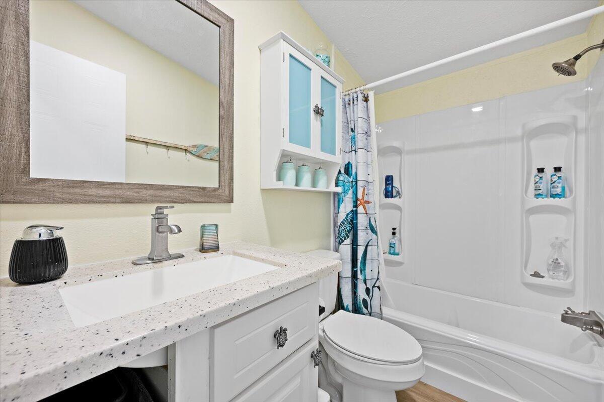 7369 SE Eagle Avenue