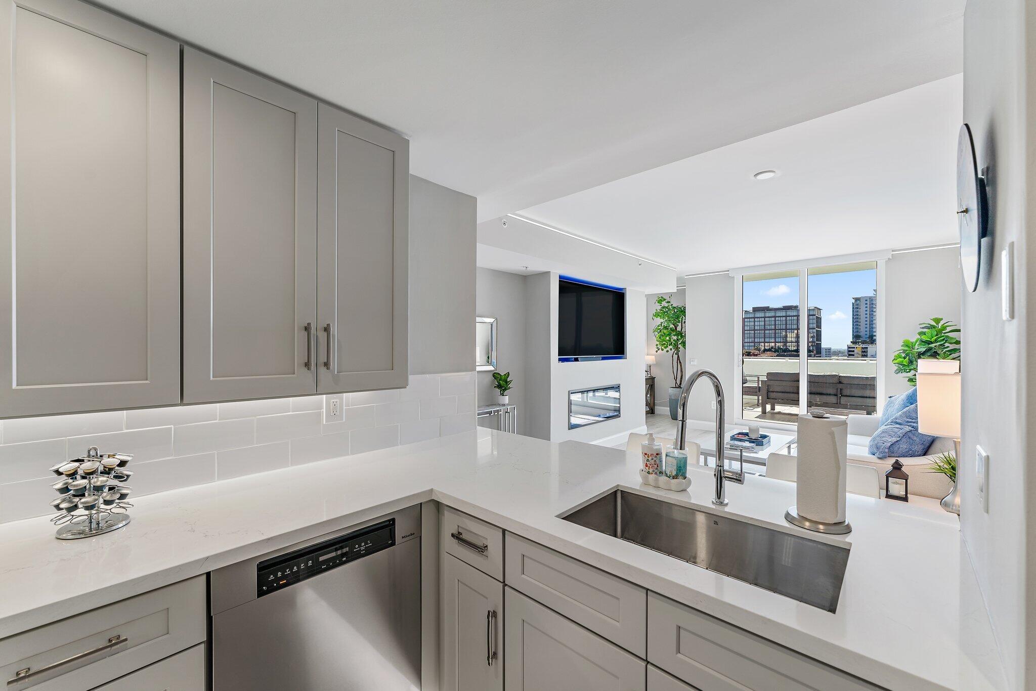 255 Evernia 1115 Street 1115