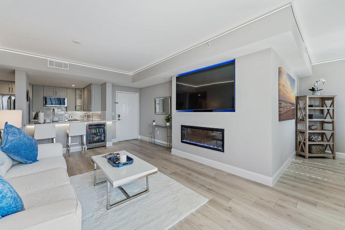 255 Evernia 1115 Street 1115