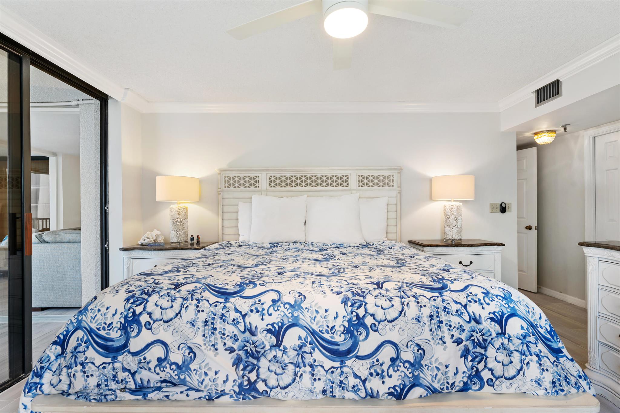 19800 Sandpointe Bay Drive 407