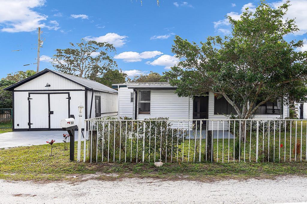 7818 SE Arrance Street