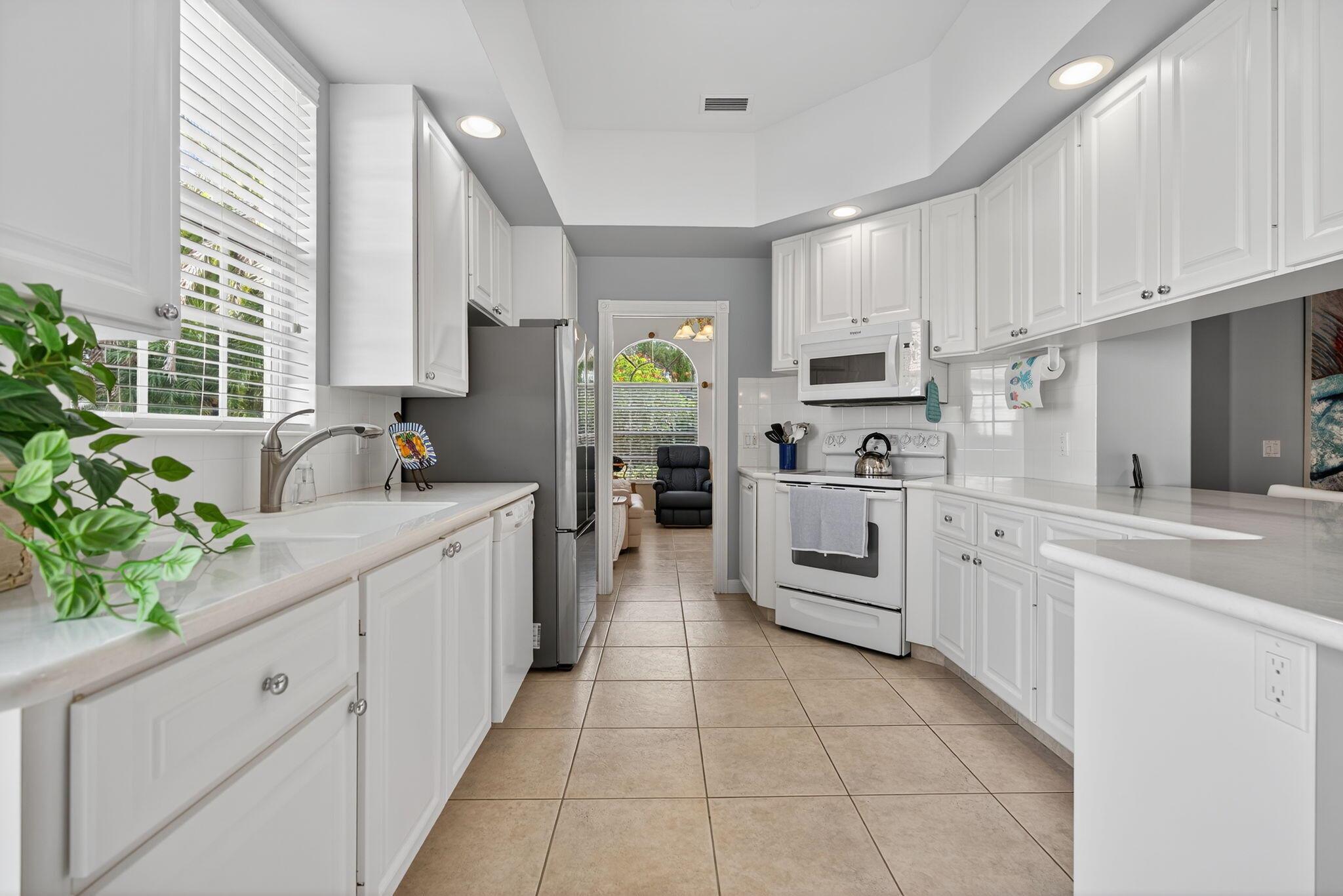 7880 SE Paurotis Lane