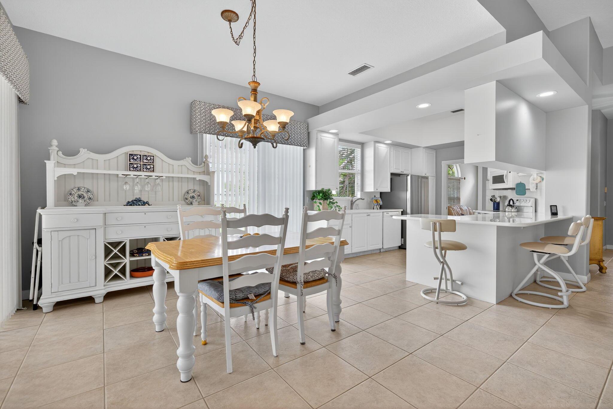 7880 SE Paurotis Lane