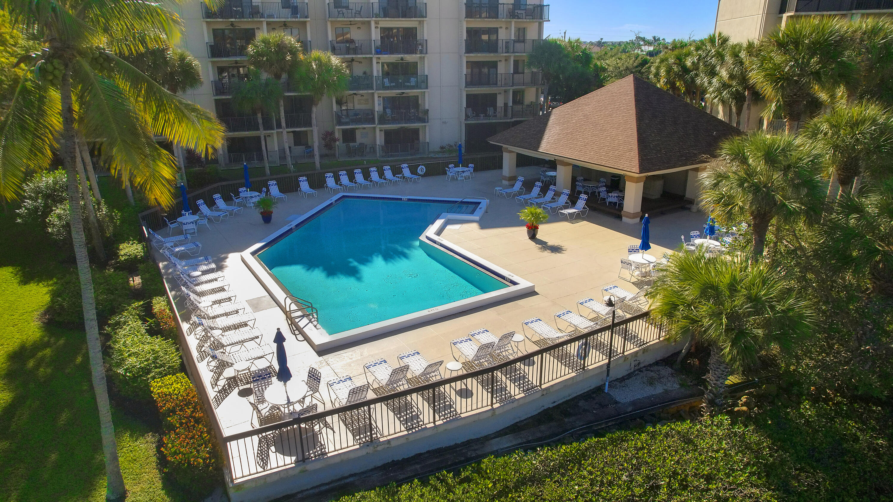 1001 Seafarer Circle 305
