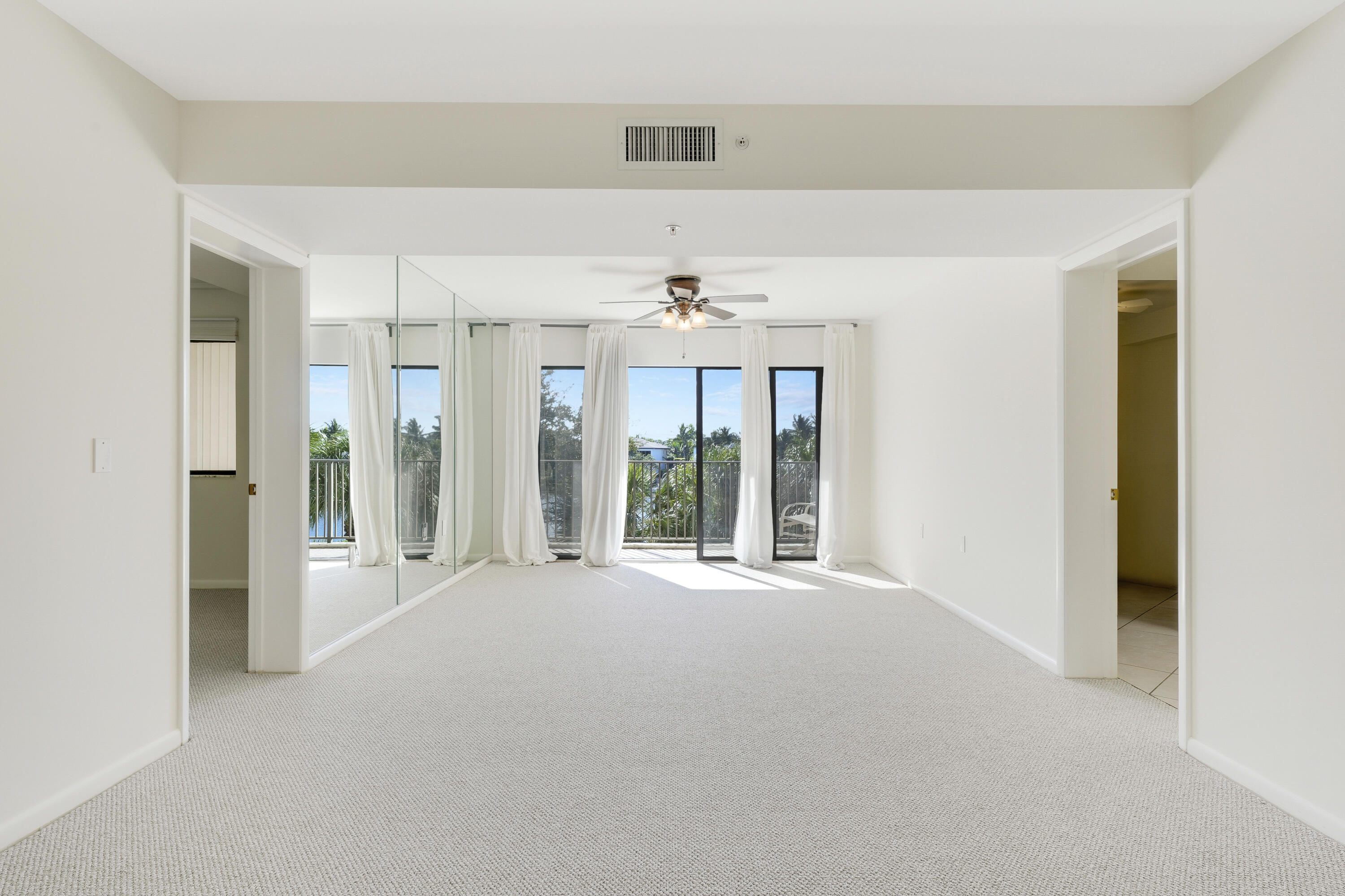 1001 Seafarer Circle 305