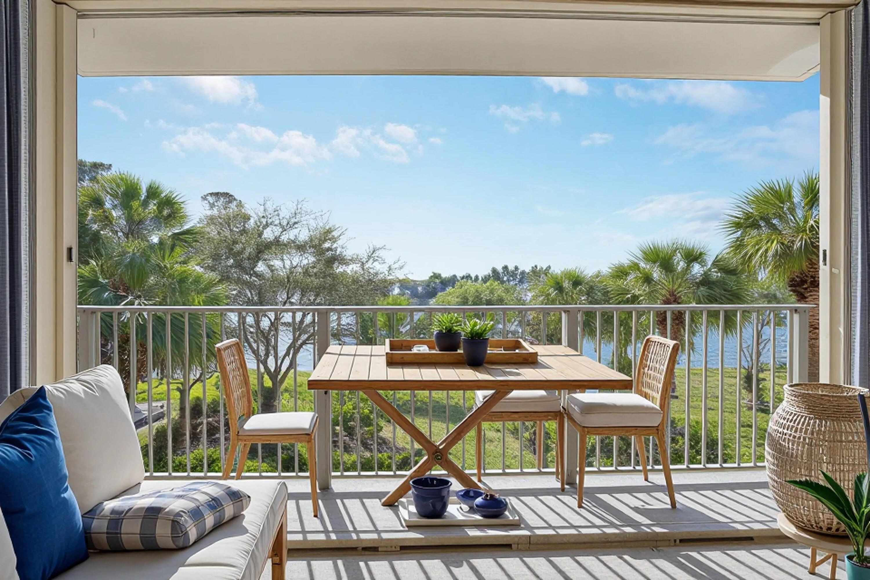 1001 Seafarer Circle 305