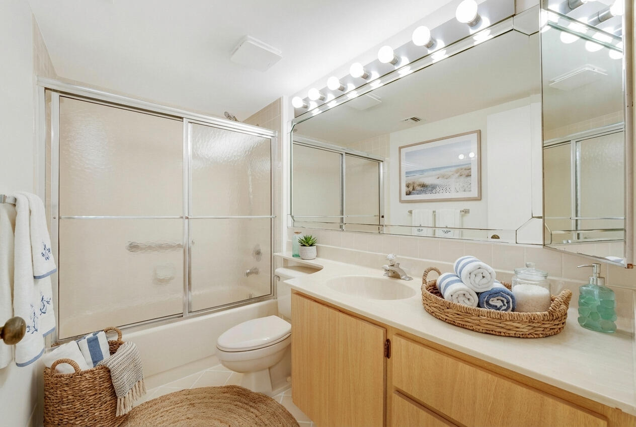 1001 Seafarer Circle 305