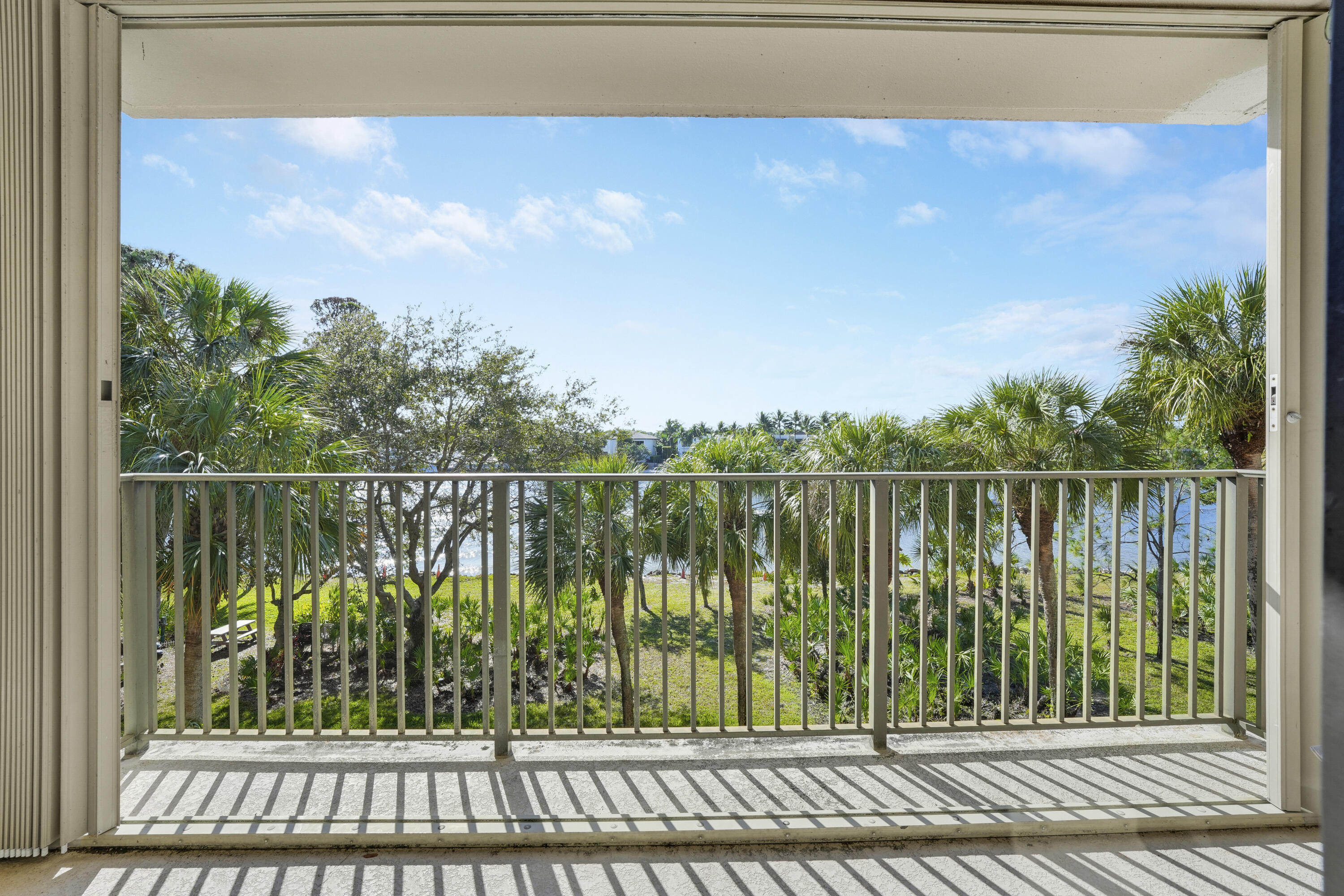 1001 Seafarer Circle 305