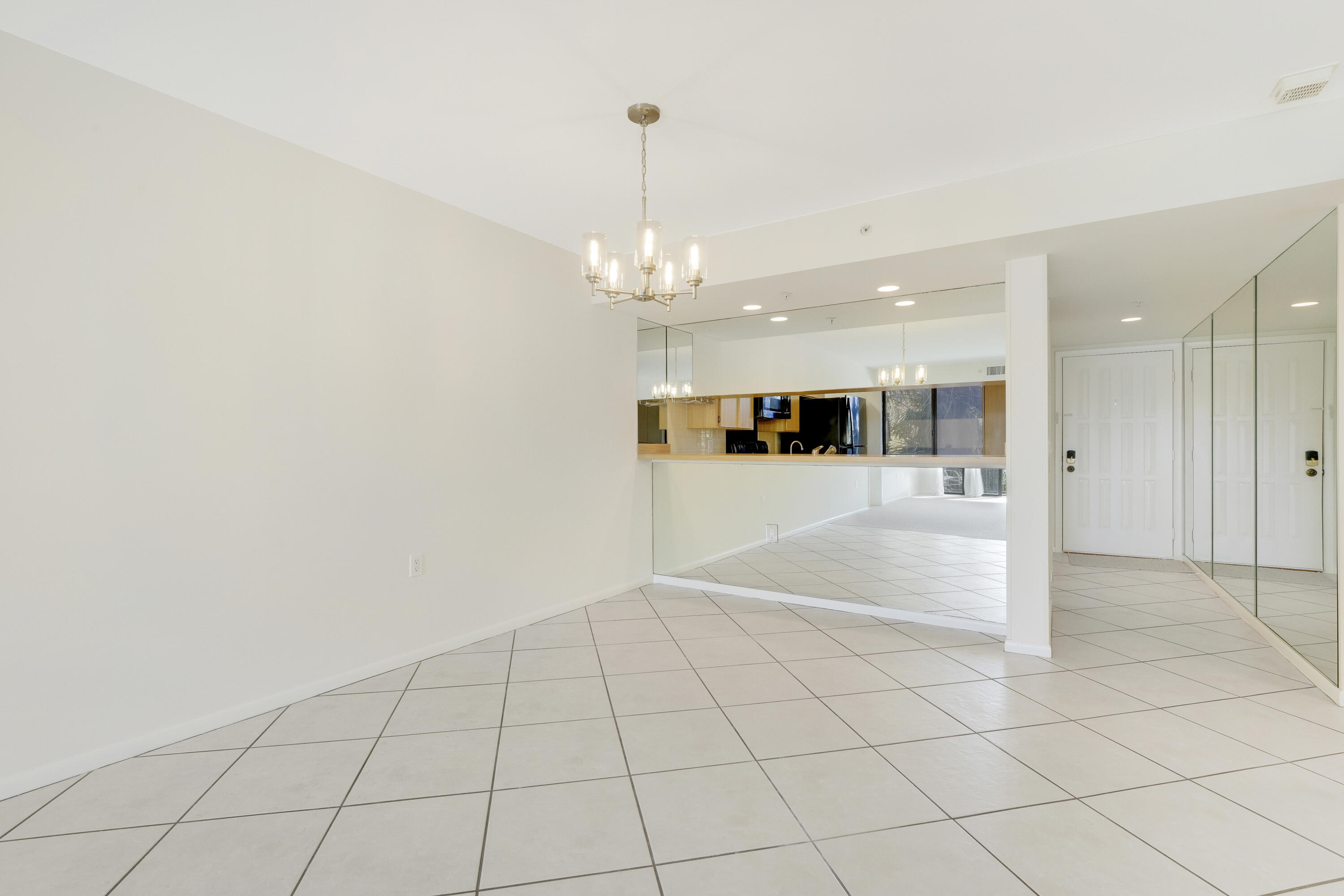 1001 Seafarer Circle 305