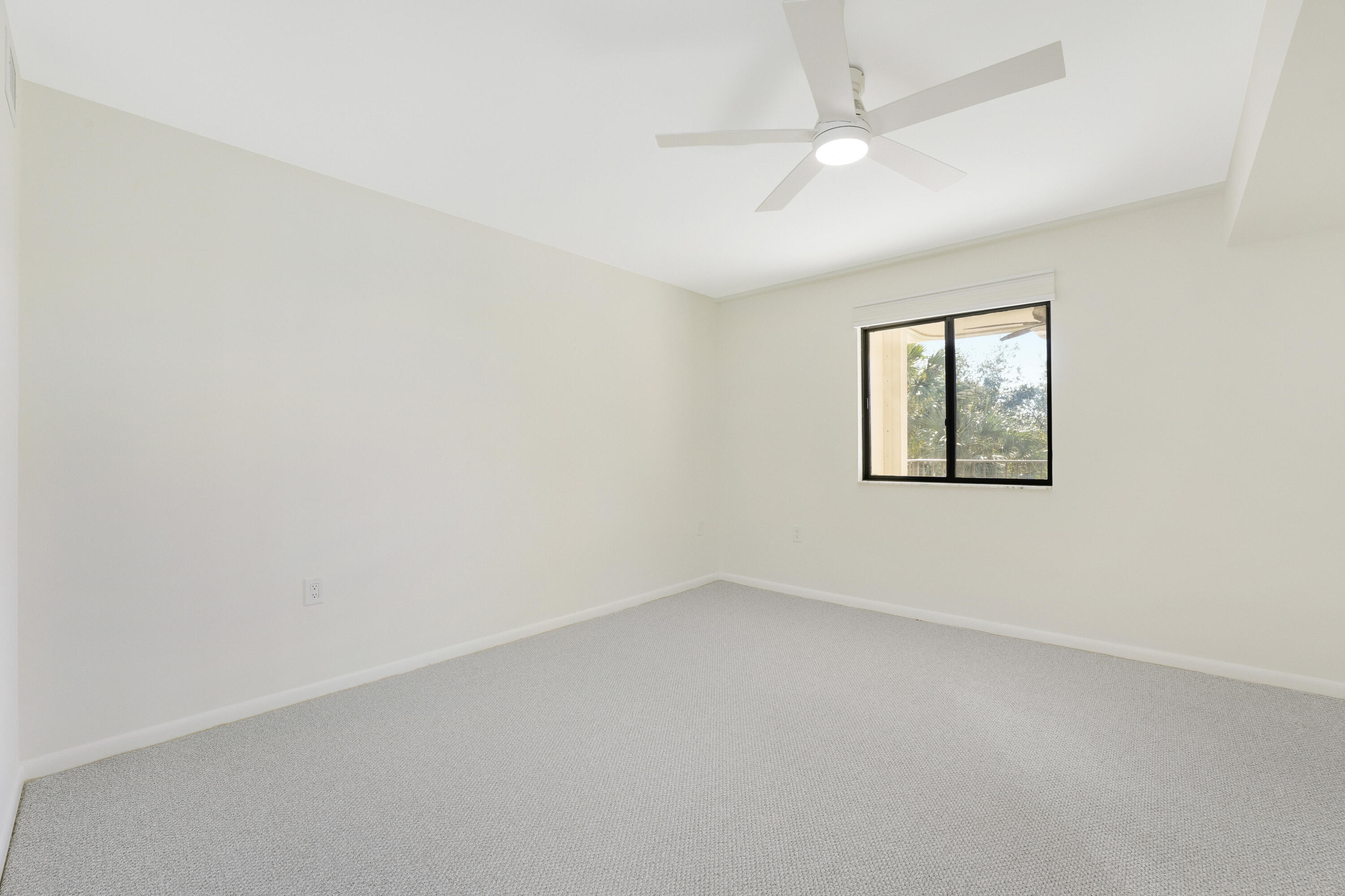 1001 Seafarer Circle 305