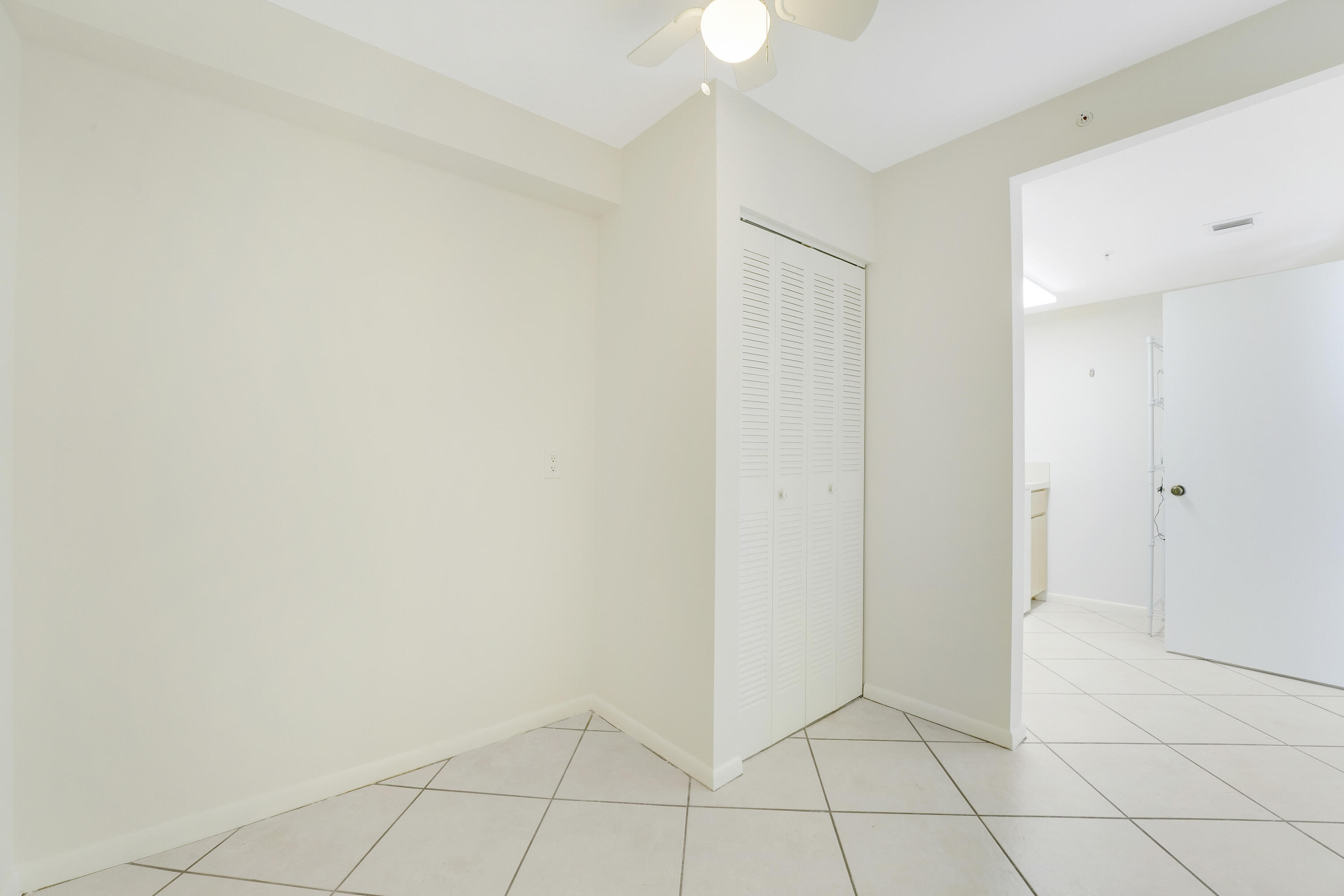 1001 Seafarer Circle 305