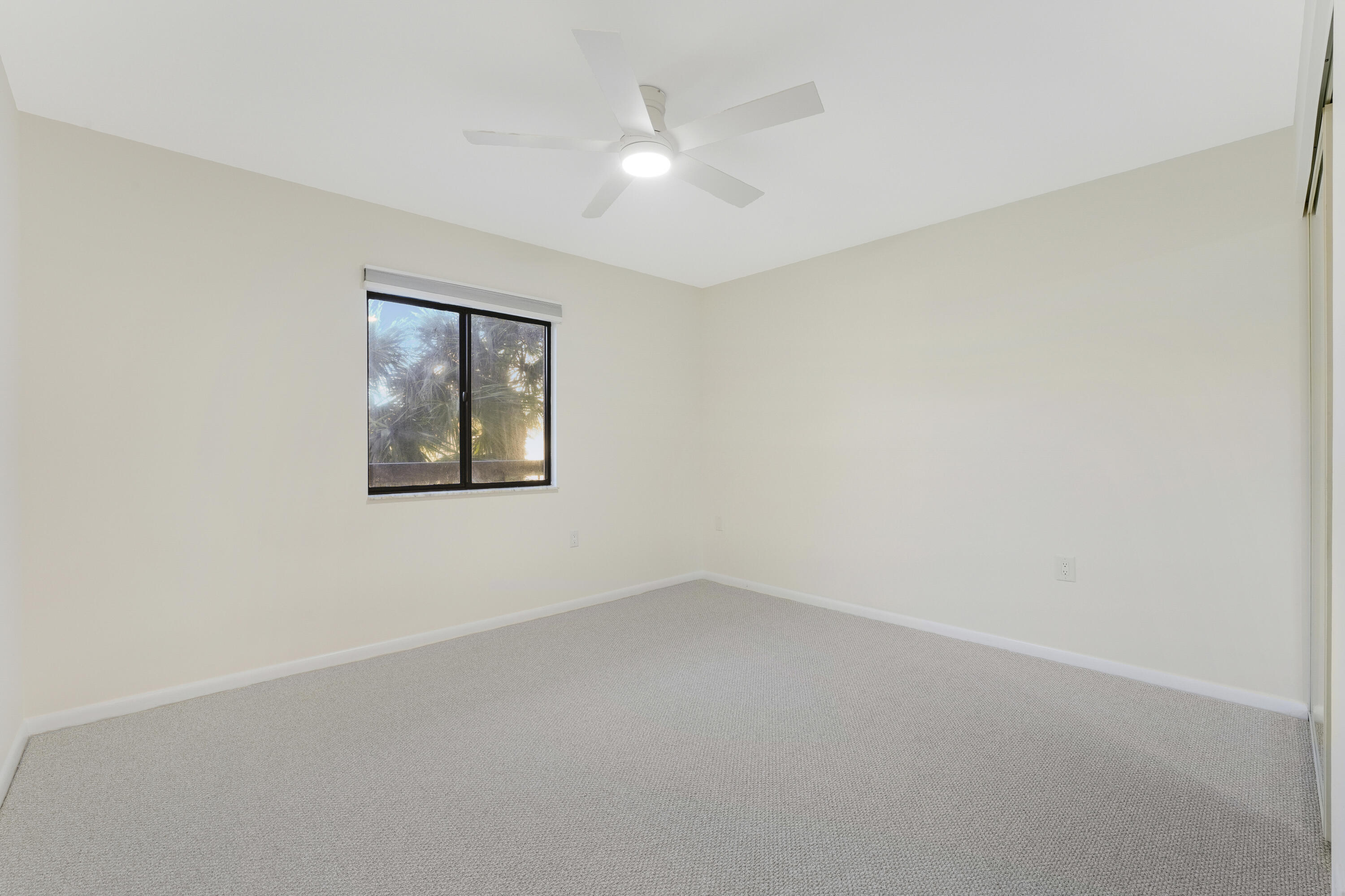 1001 Seafarer Circle 305