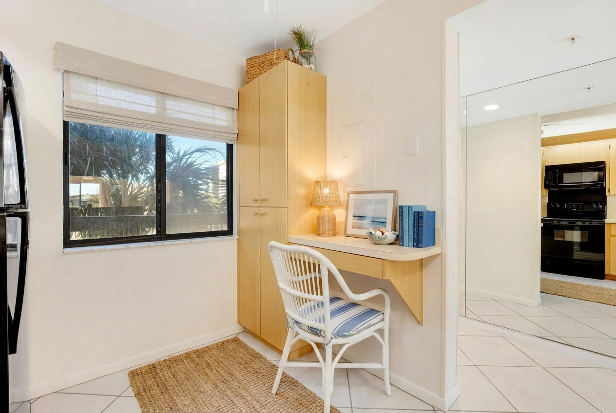 1001 Seafarer Circle 305