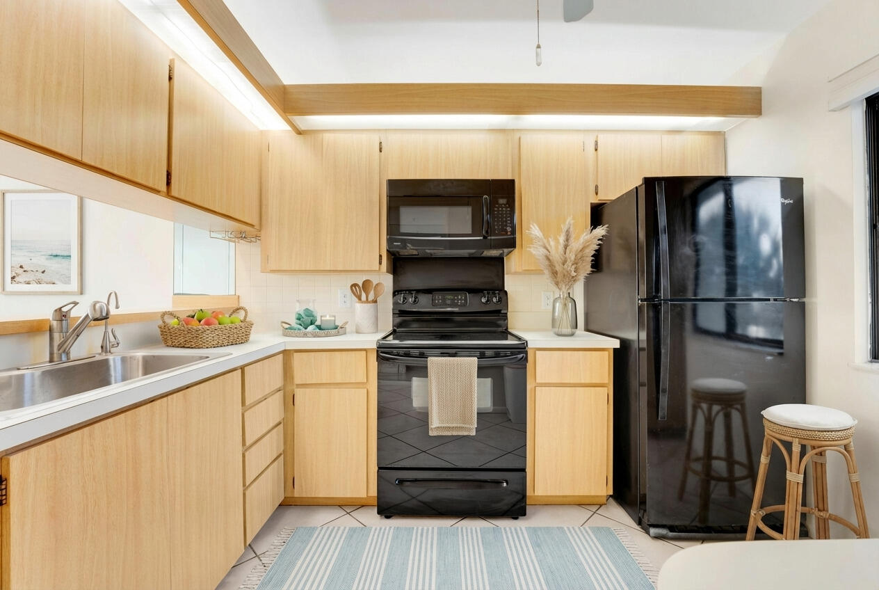 1001 Seafarer Circle 305