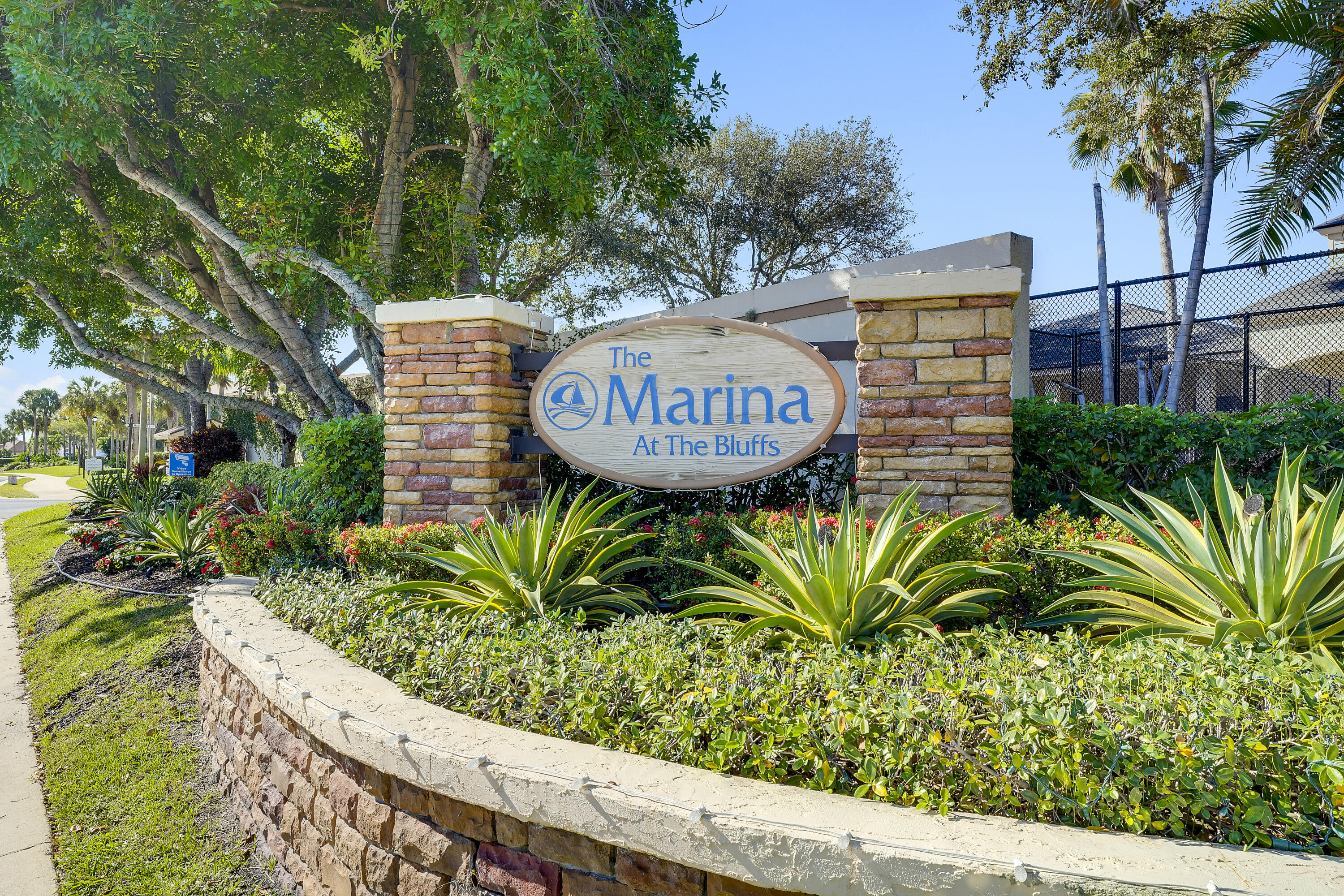 1001 Seafarer Circle 305