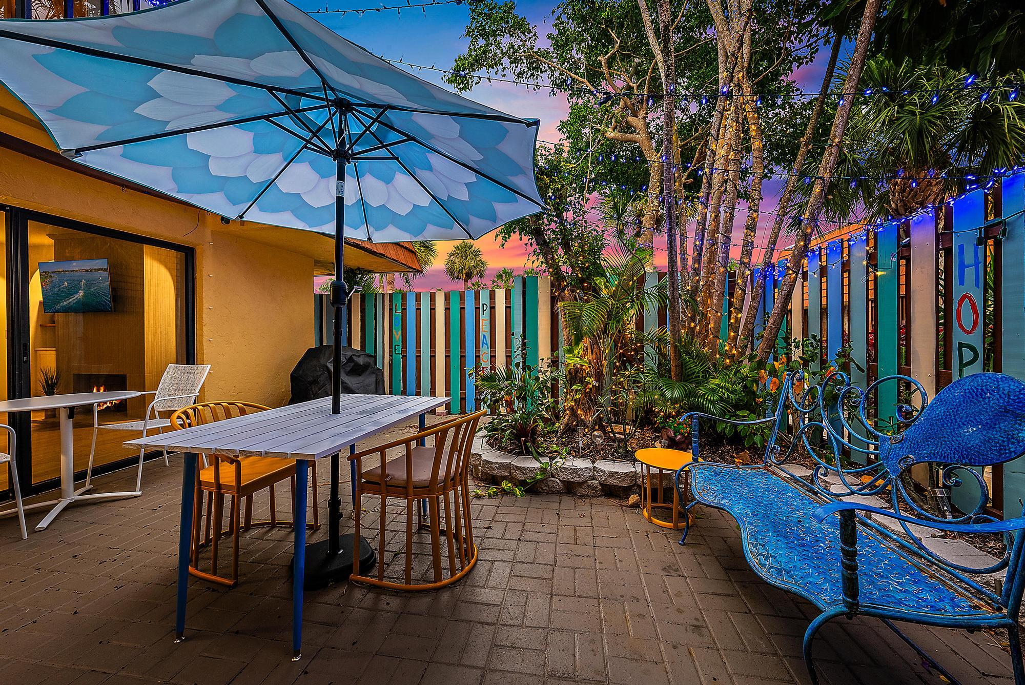 825 Center Street 42c