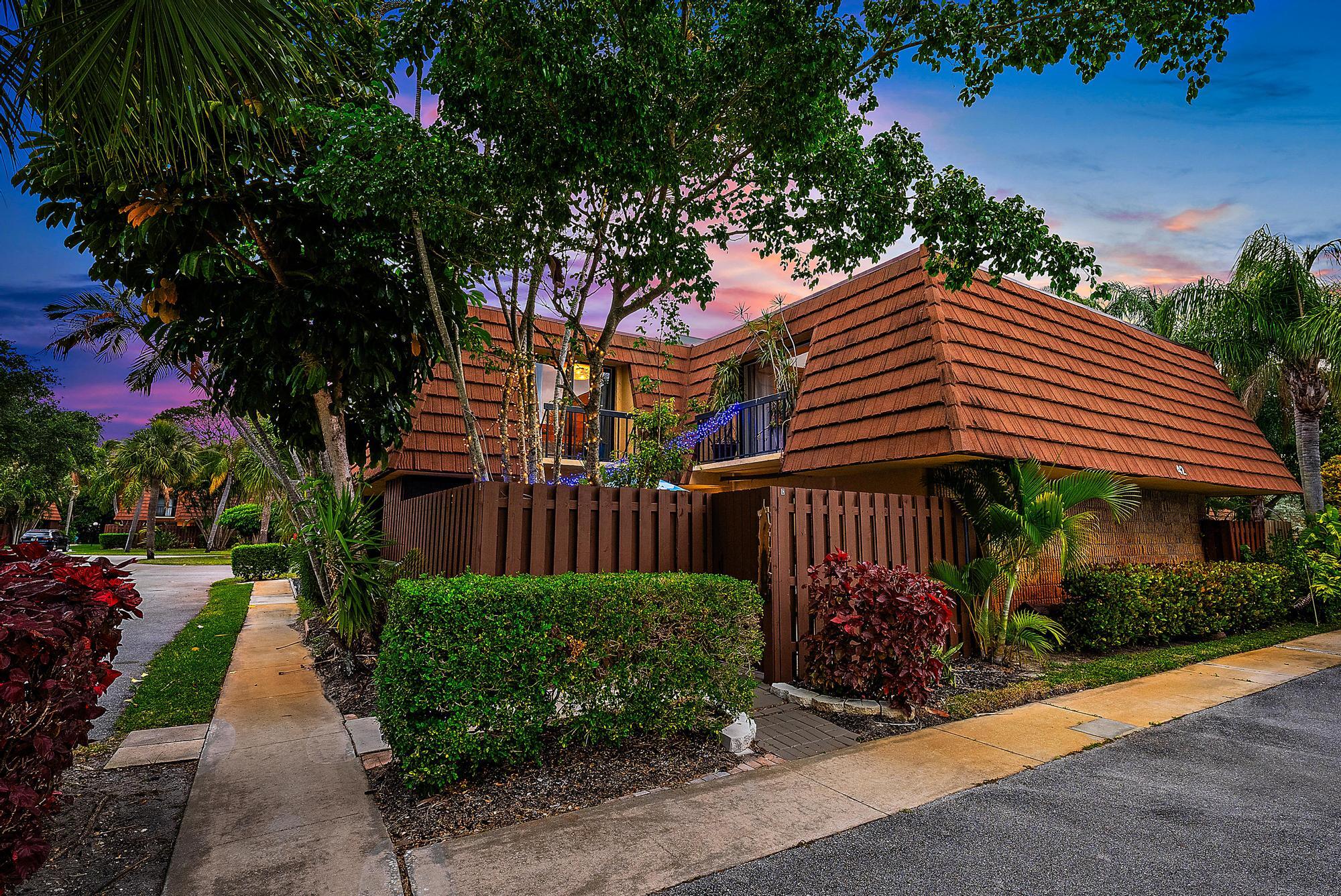 825 Center Street 42c
