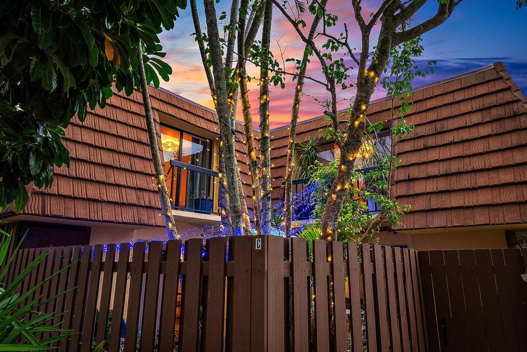 825 Center Street 42c