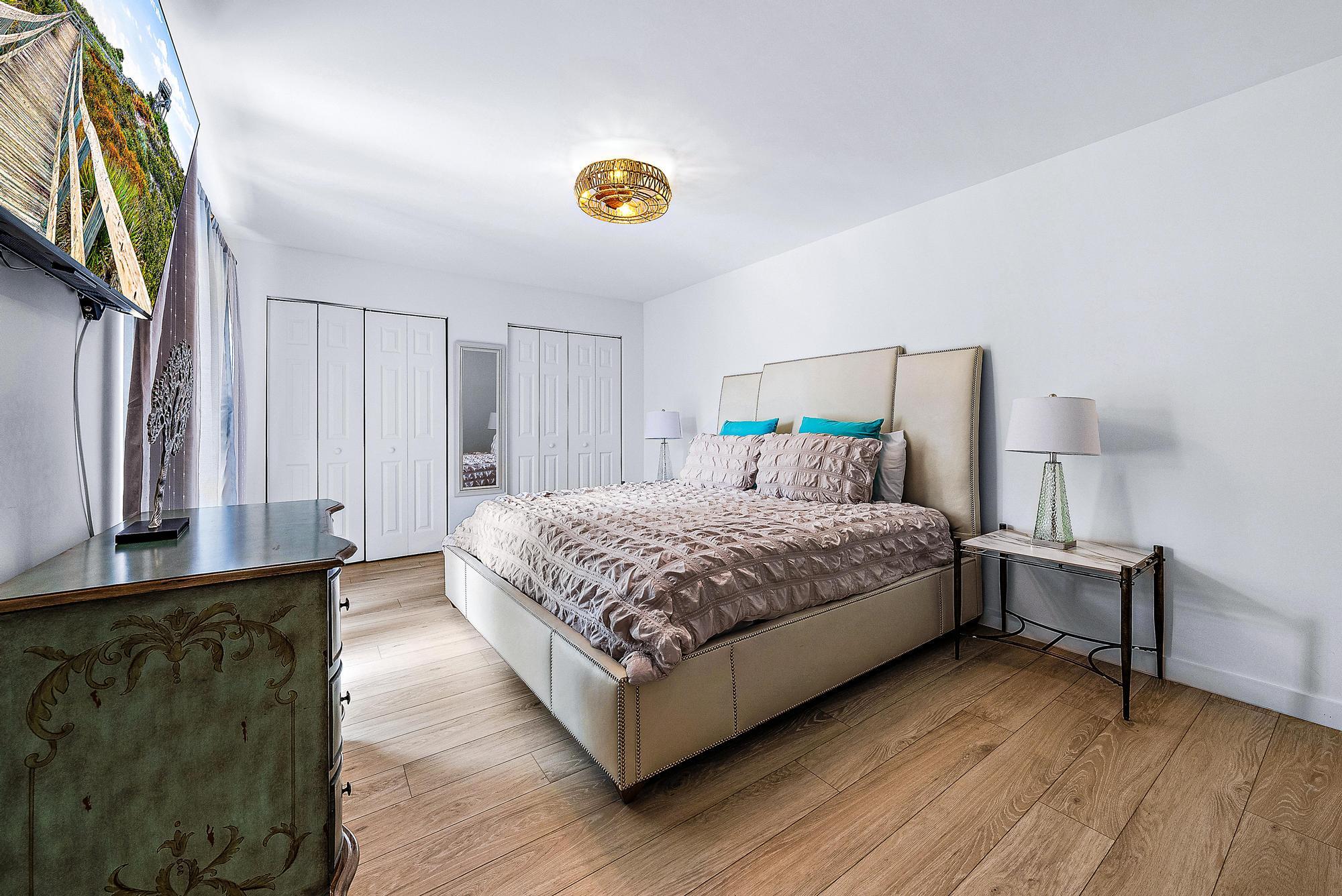 825 Center Street 42c