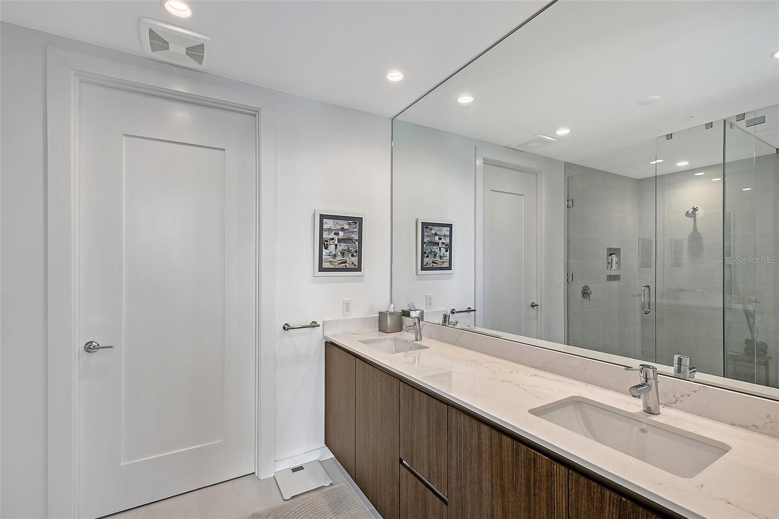 301 QUAY COMMONS #1208