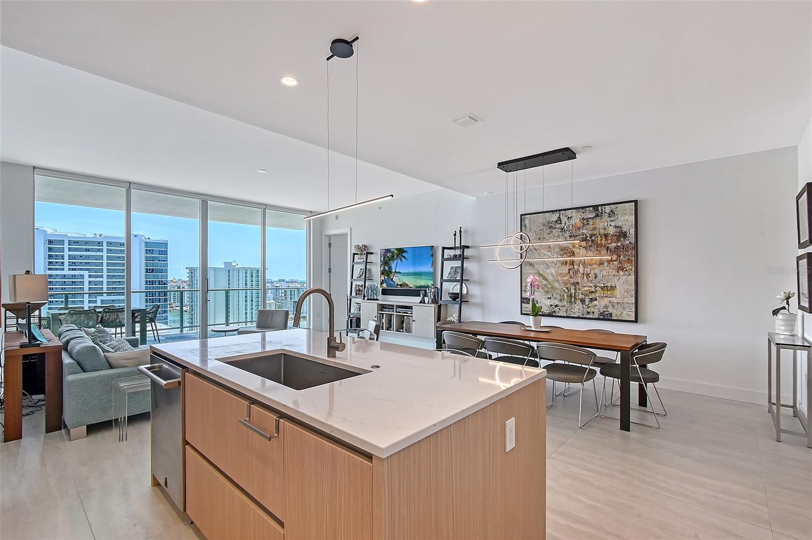 301 QUAY COMMONS #1208