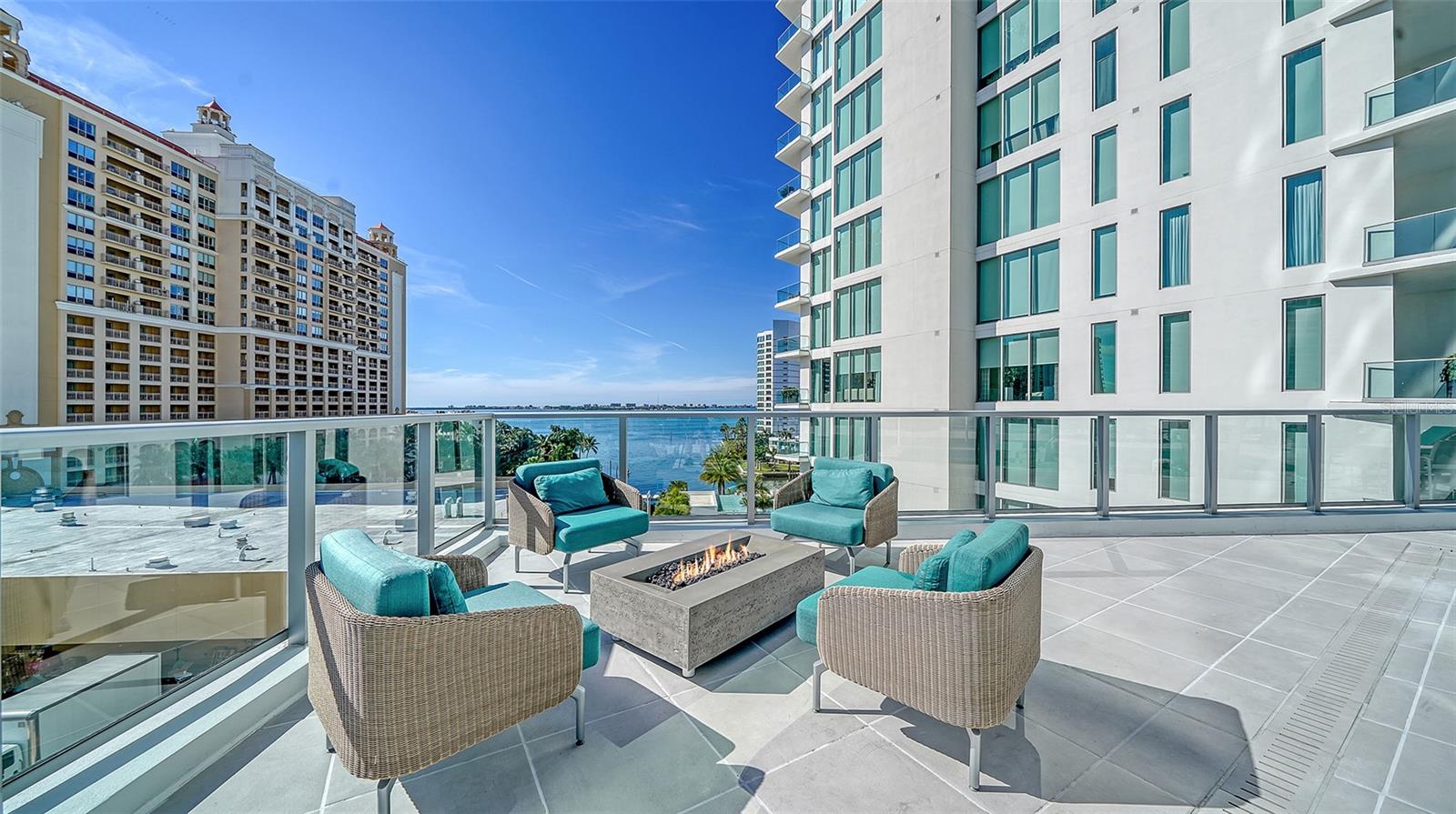 301 QUAY COMMONS #1208