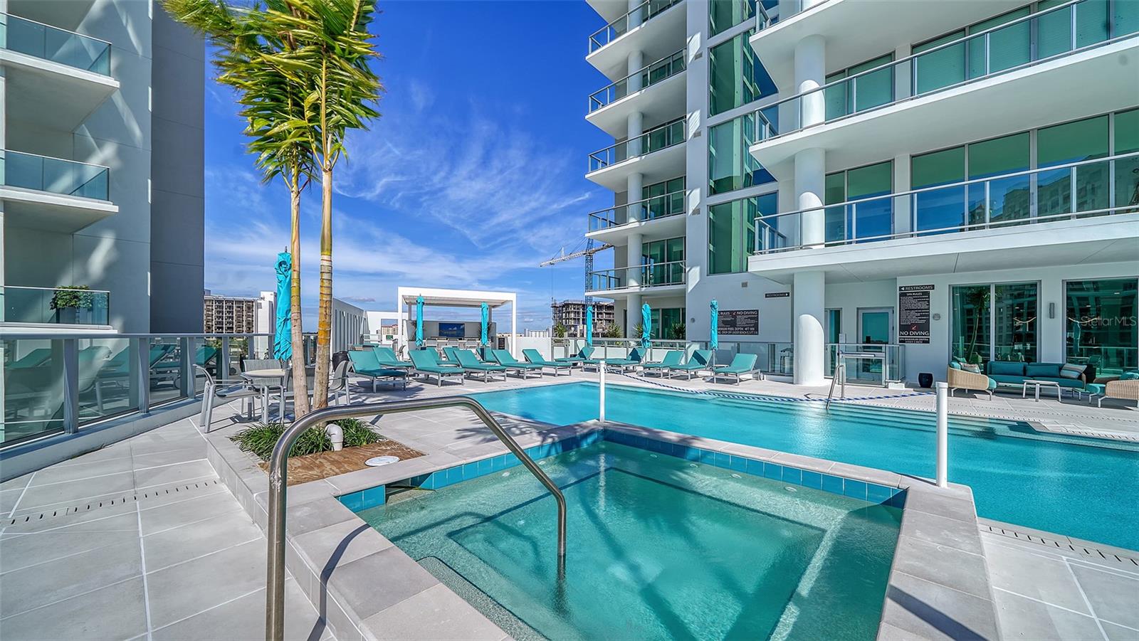 301 QUAY COMMONS #1208