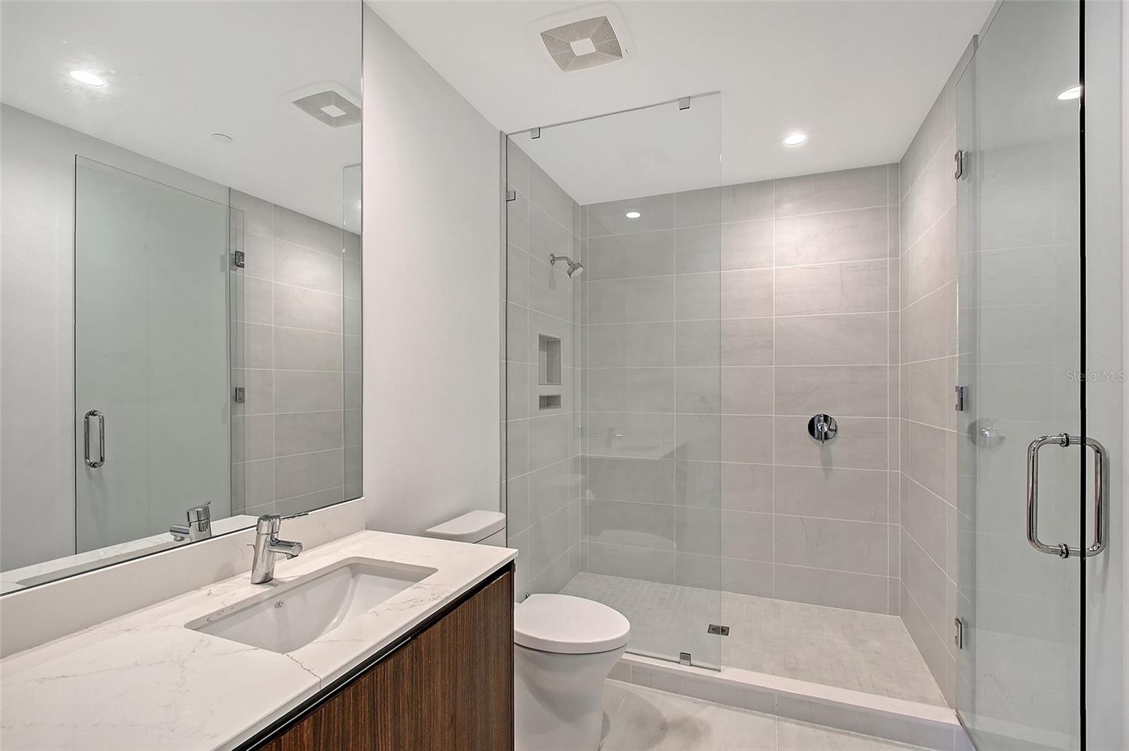 301 QUAY COMMONS #1208