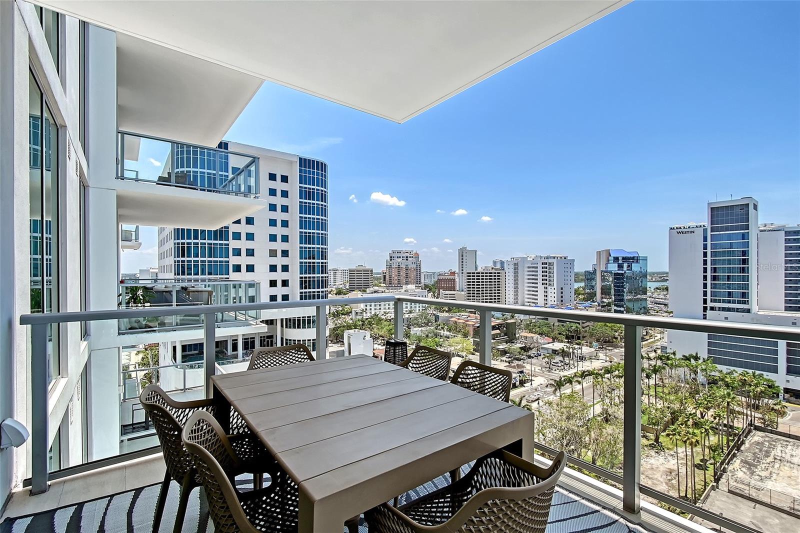 301 QUAY COMMONS #1208