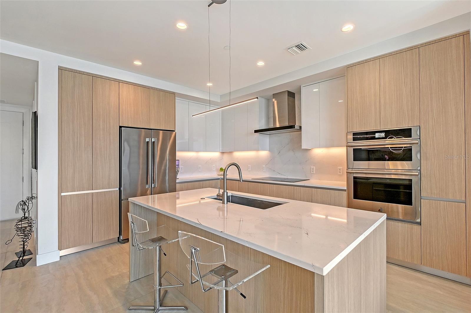 301 QUAY COMMONS #1208