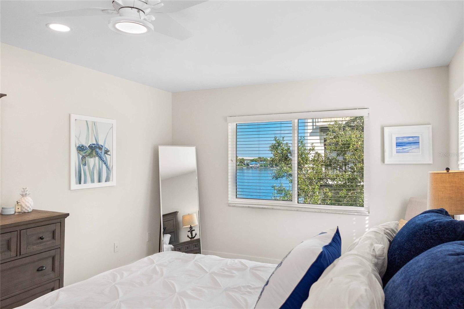 350 GOLDEN GATE PT #33