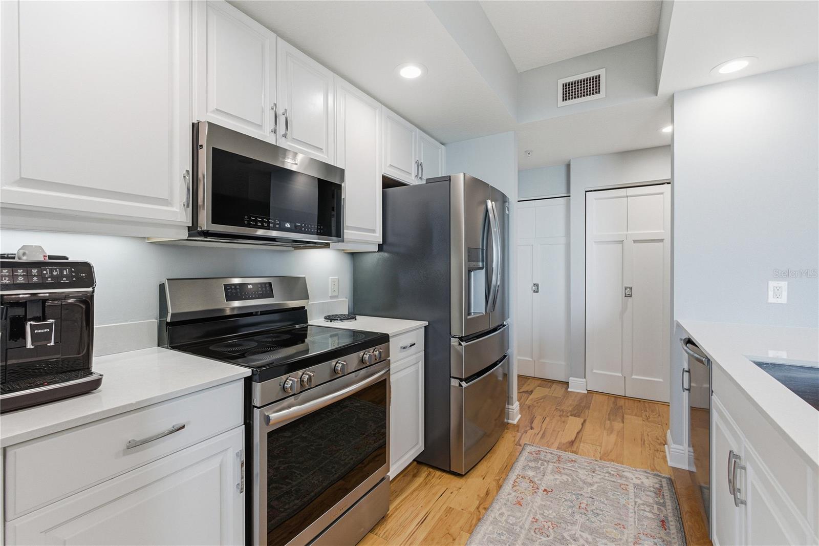 800 N TAMIAMI TRL #1203