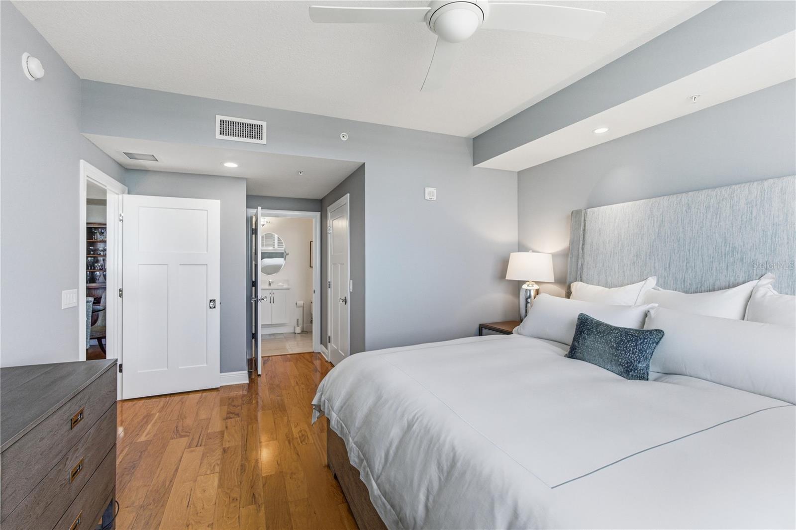 800 N TAMIAMI TRL #1203