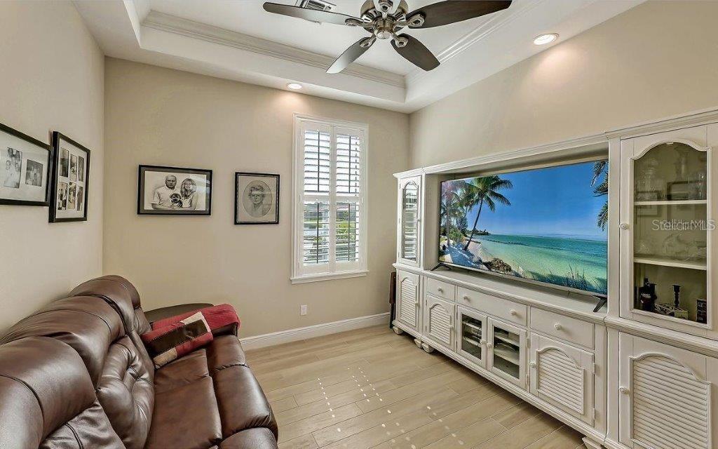 14401 MASTHEAD DR