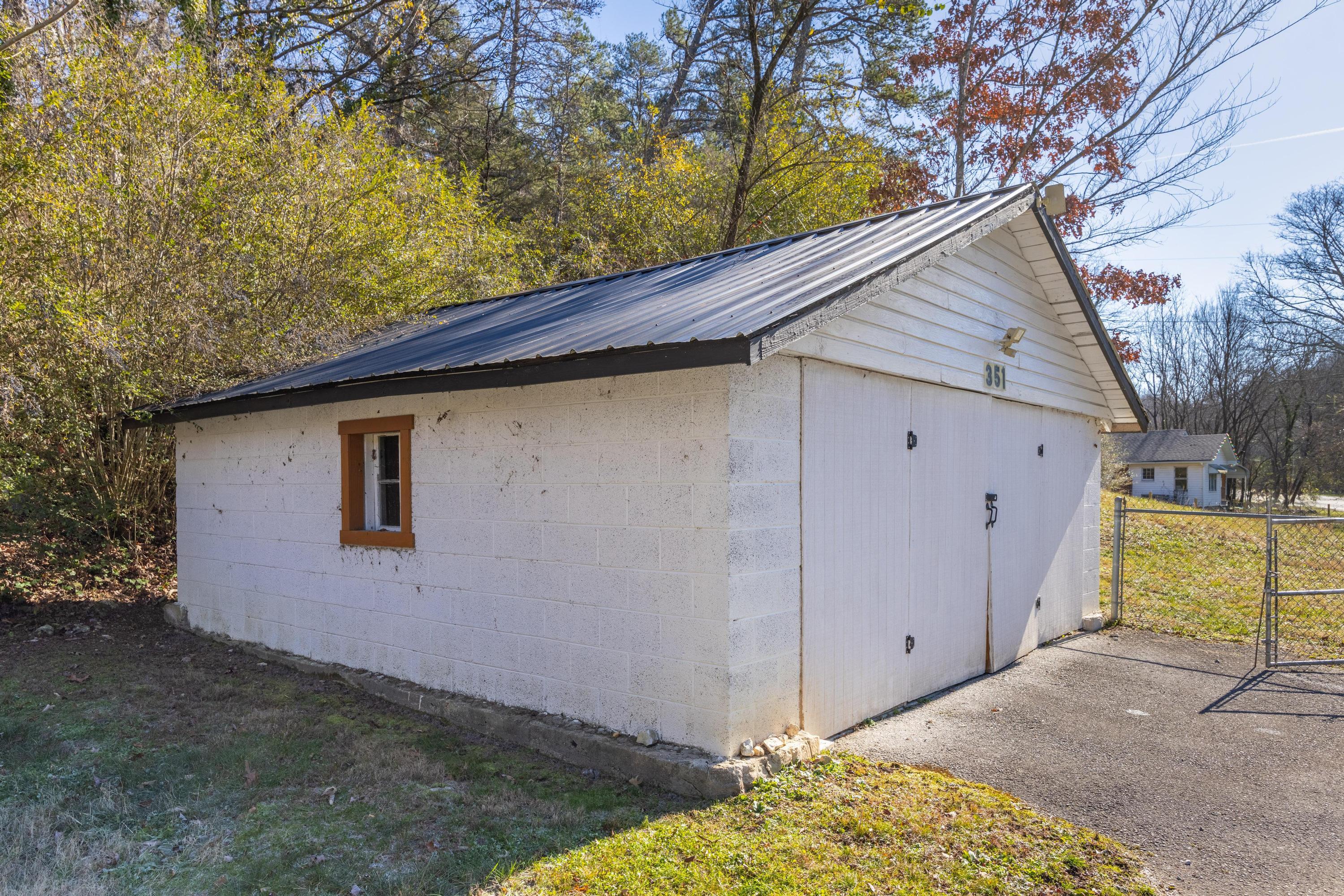 351 W Schmitt Road