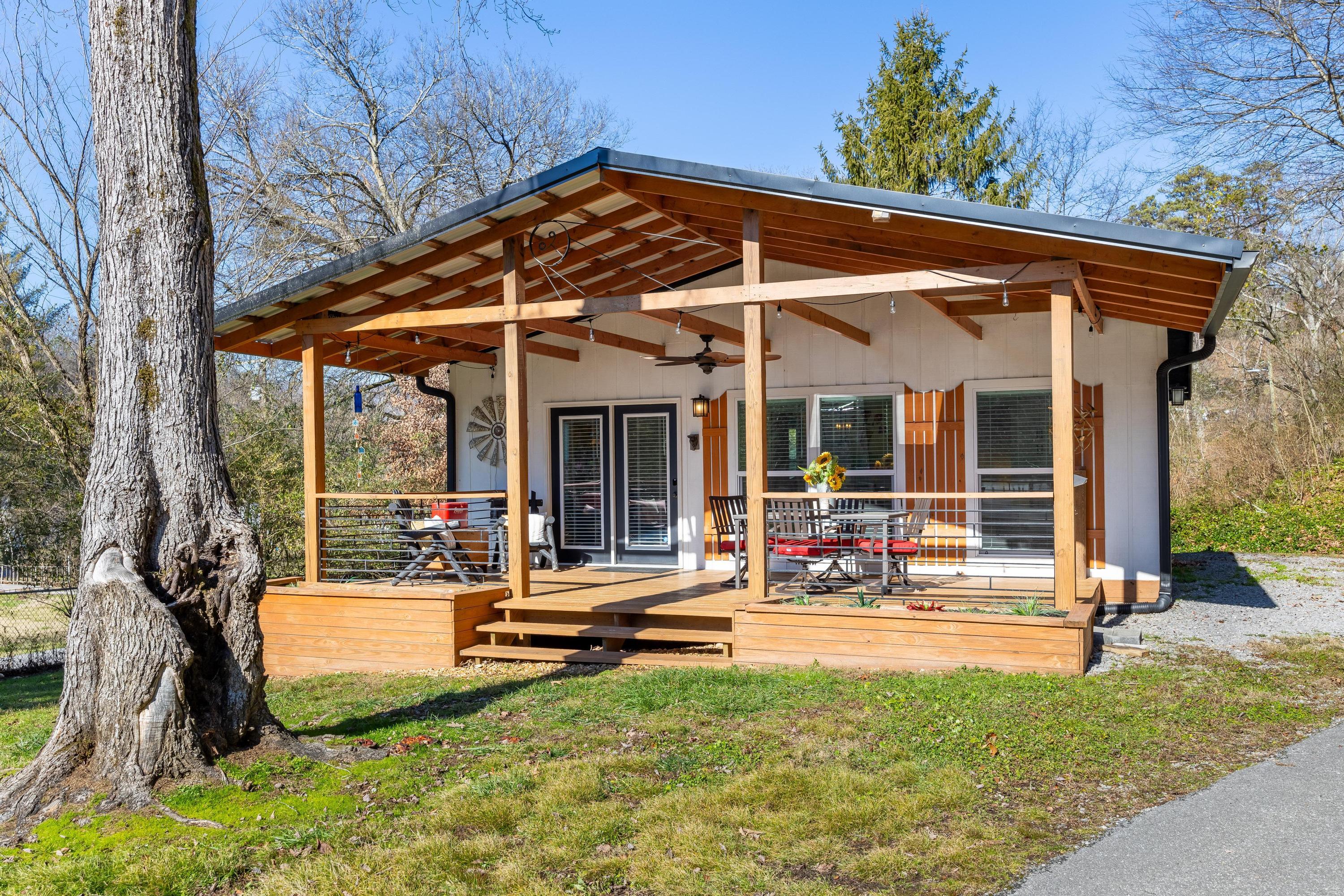351 W Schmitt Road