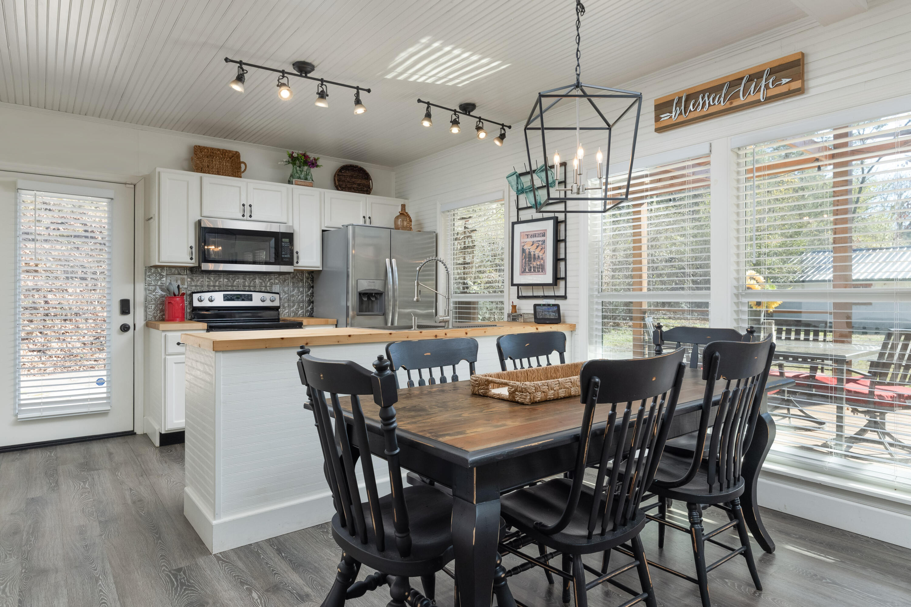 351 W Schmitt Road