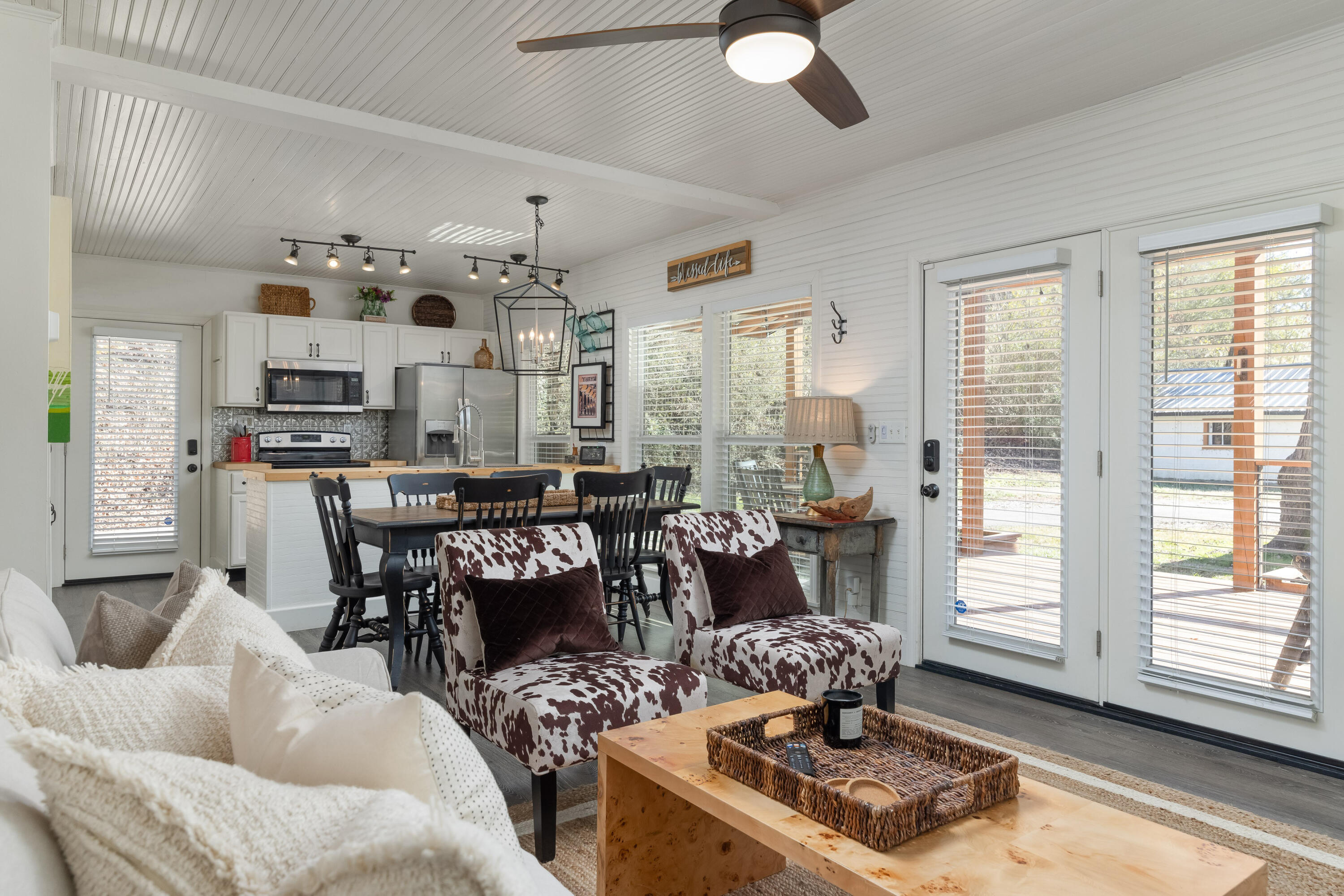 351 W Schmitt Road