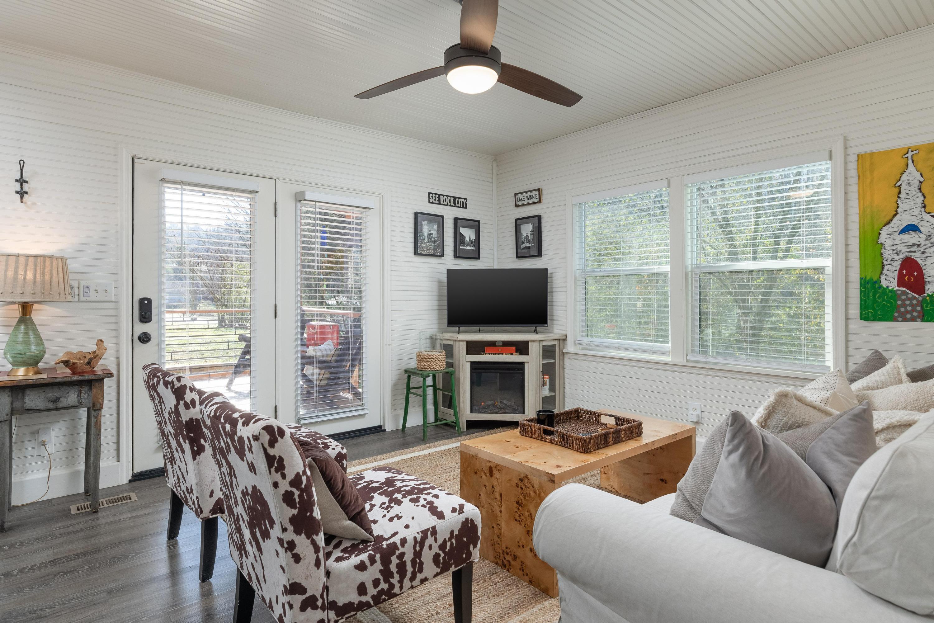 351 W Schmitt Road