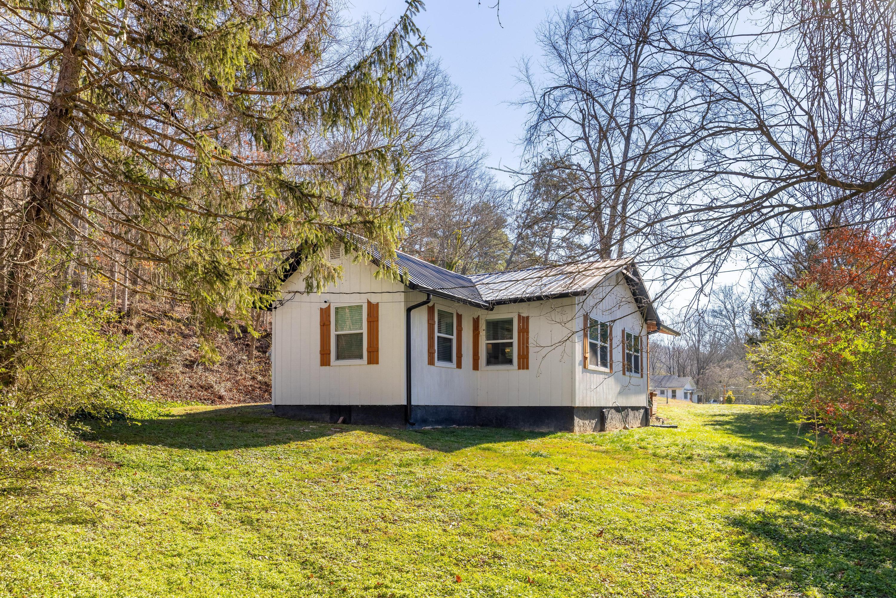 351 W Schmitt Road