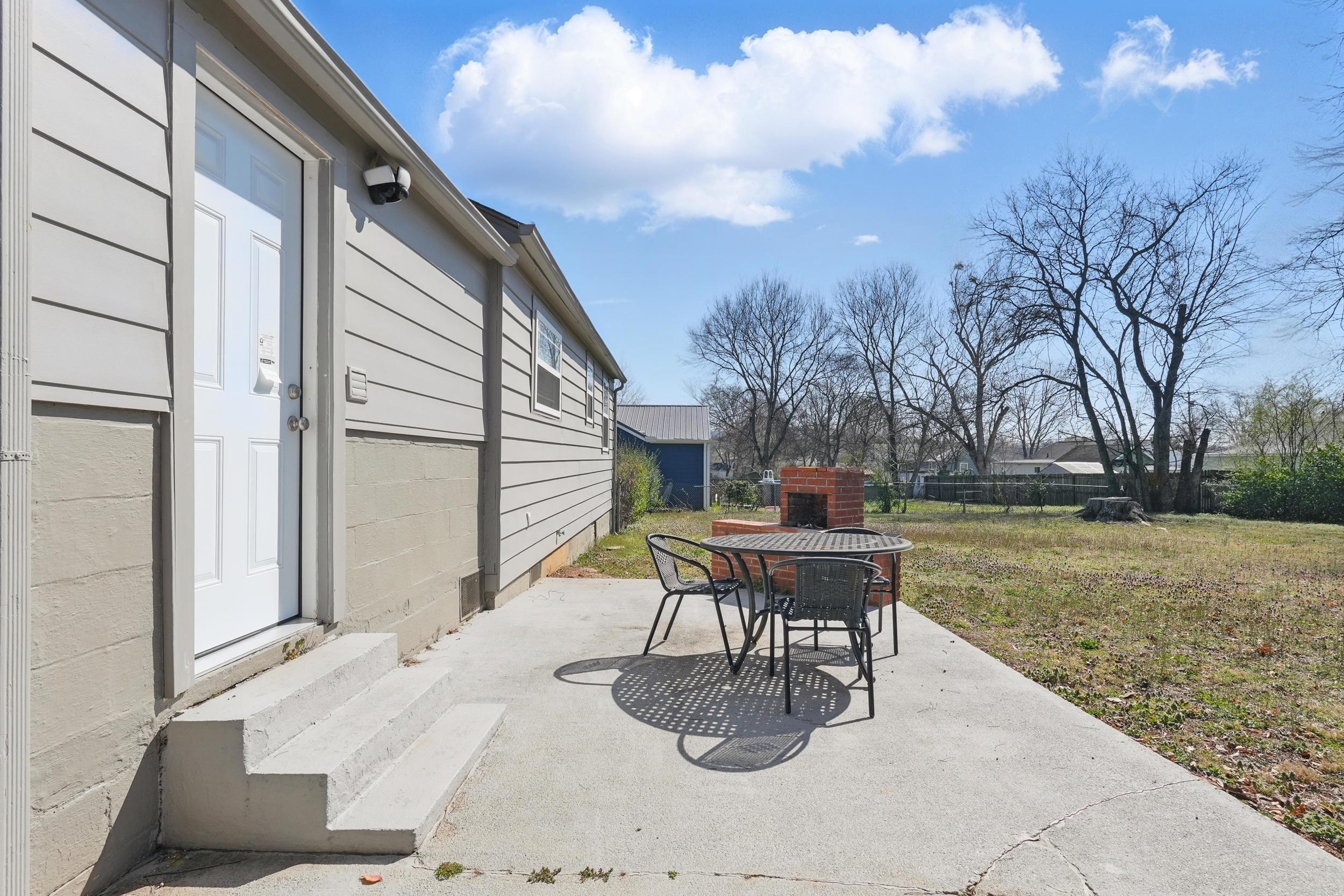 1708 Strawberry Lane