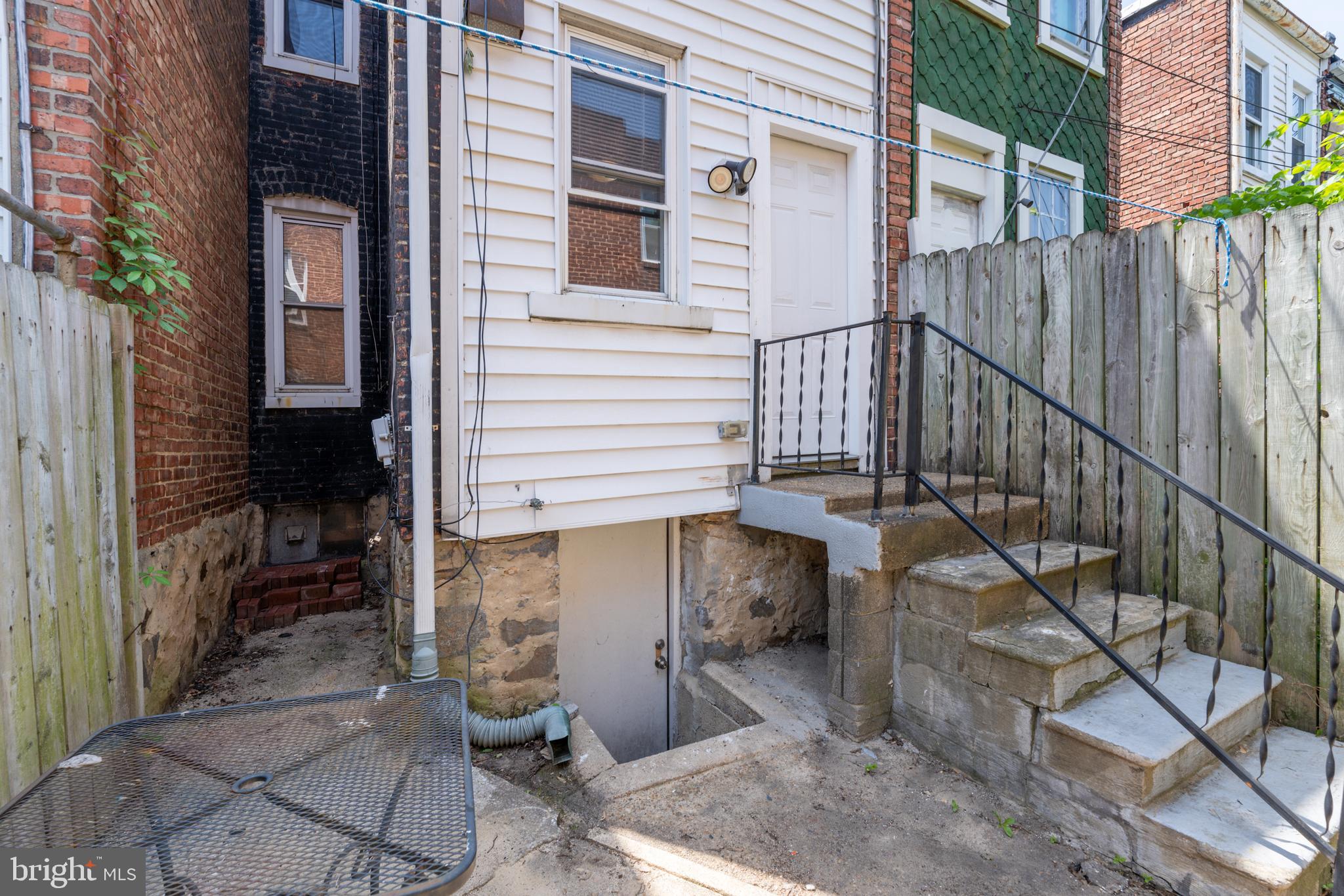 1637 SPENCE STREET