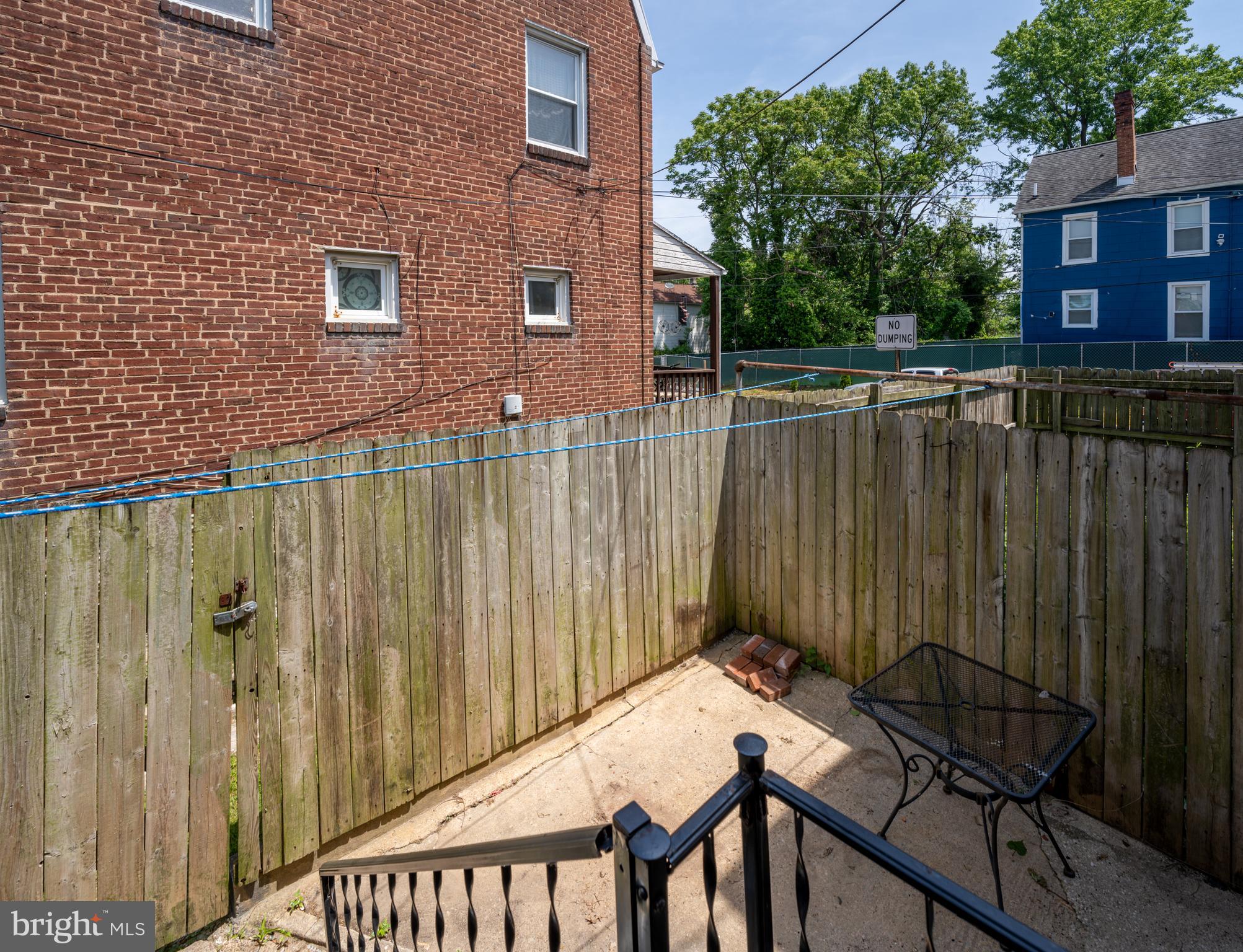 1637 SPENCE STREET