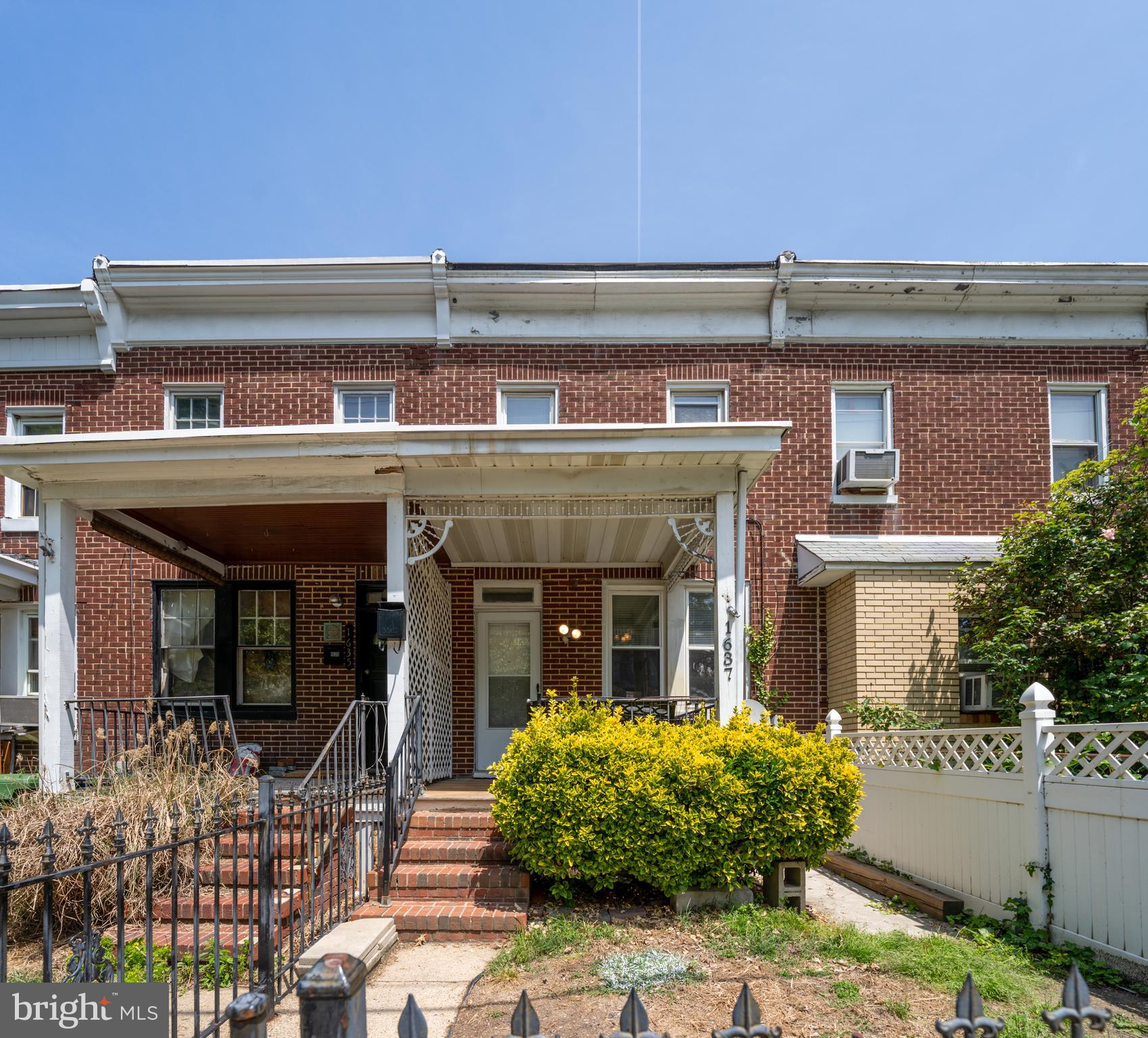 1637 SPENCE STREET